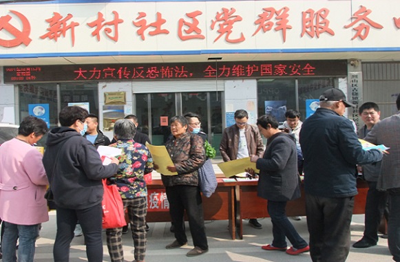 附件3：设立咨询台开展咨询.JPG